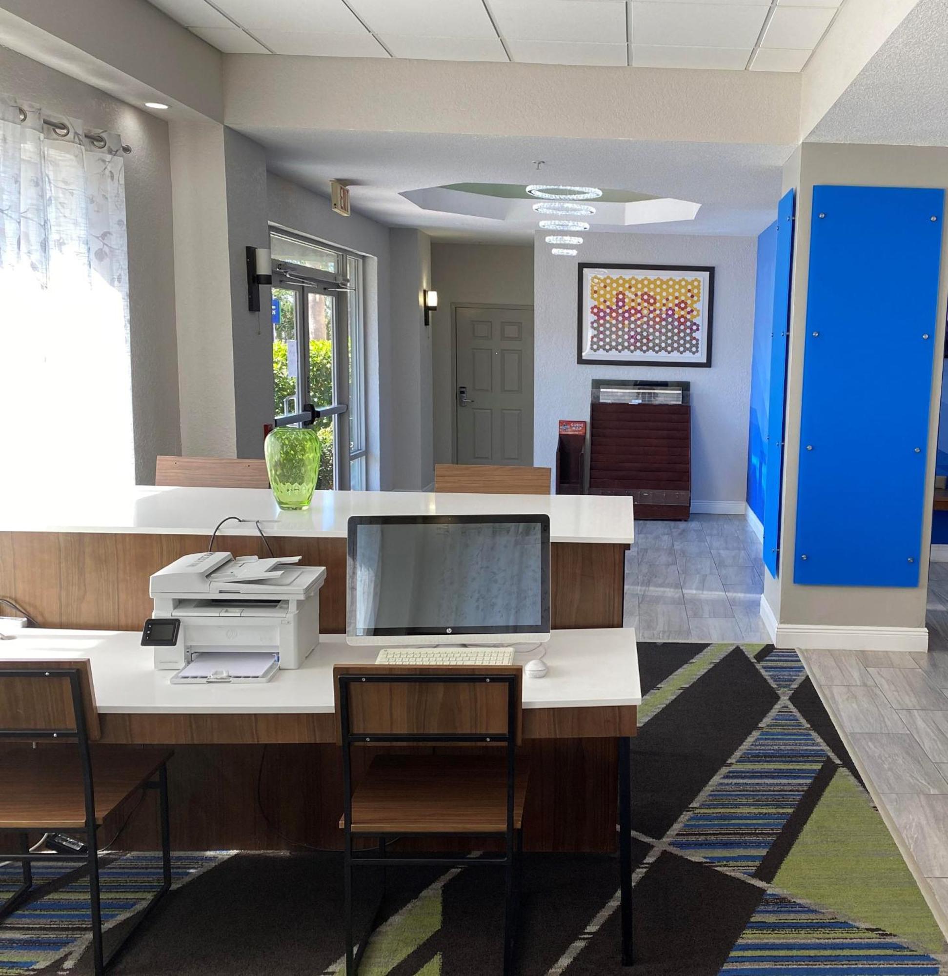 Holiday Inn Express Hotel & Suites Clearwater Us 19 North By Ihg Exterior foto